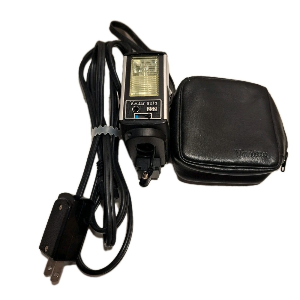 Vtg Vivitar Auto 252 Electronic Camera Flash , Cord ,  & Case Bundle *Parts Only
